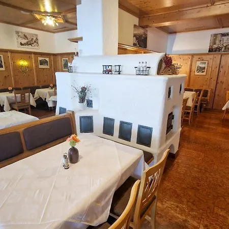 Alpin - Garni 3* 凯撒山麓舍福