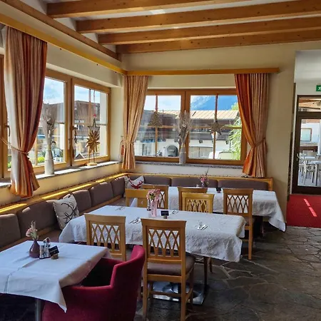 酒店 Alpin - Garni 凯撒山麓舍福