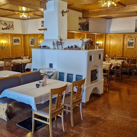 Alpin - Garni 3* 凯撒山麓舍福